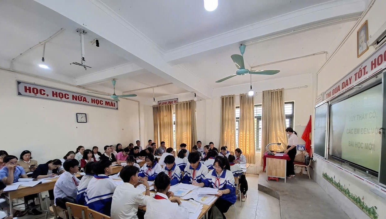 Chuyên đề Môn Lịch sử và Địa lý do cô giáo Nguyễn Thu Hằng thực hiện