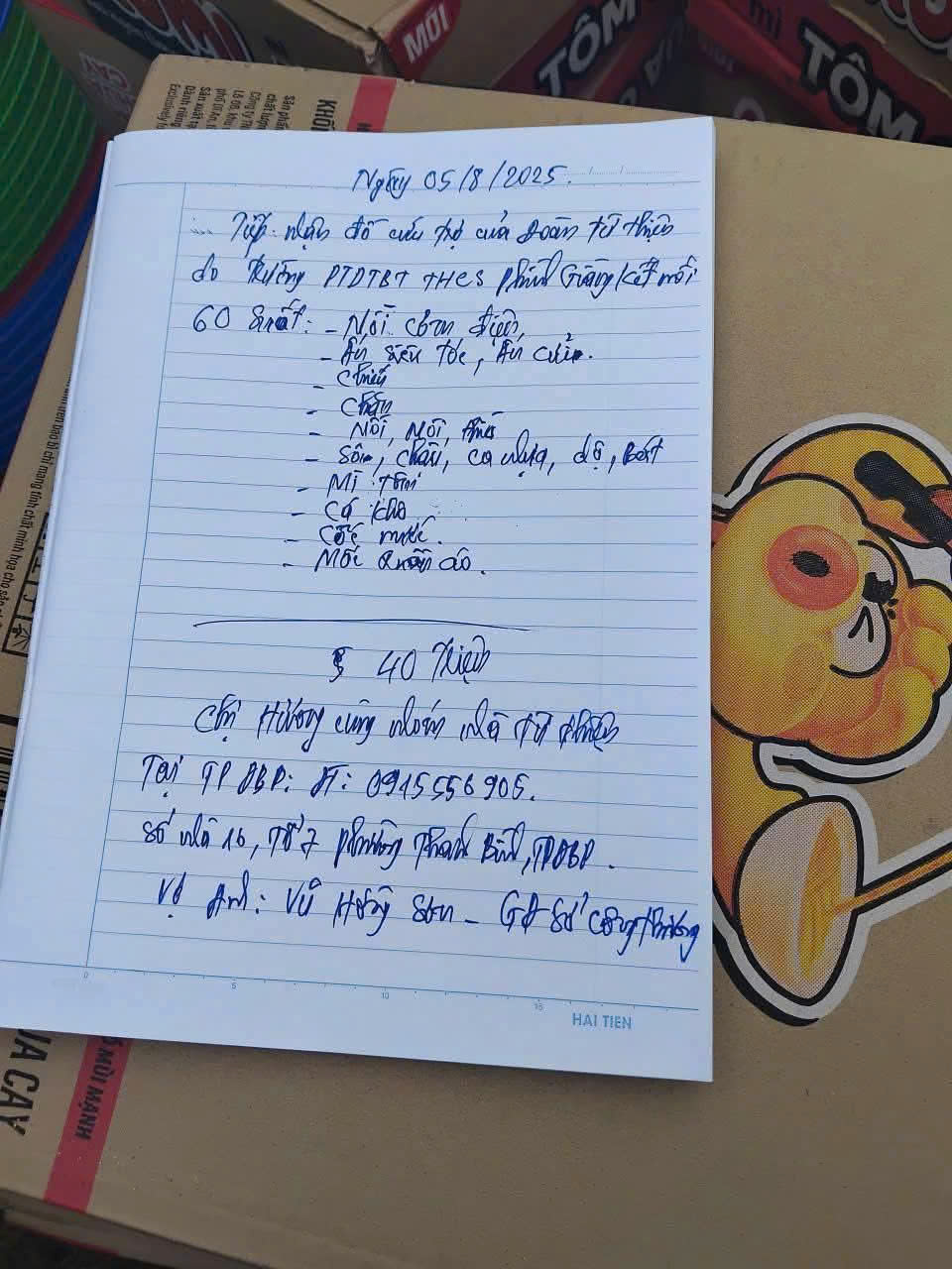 Từ thiện cho người dân vùng lũ