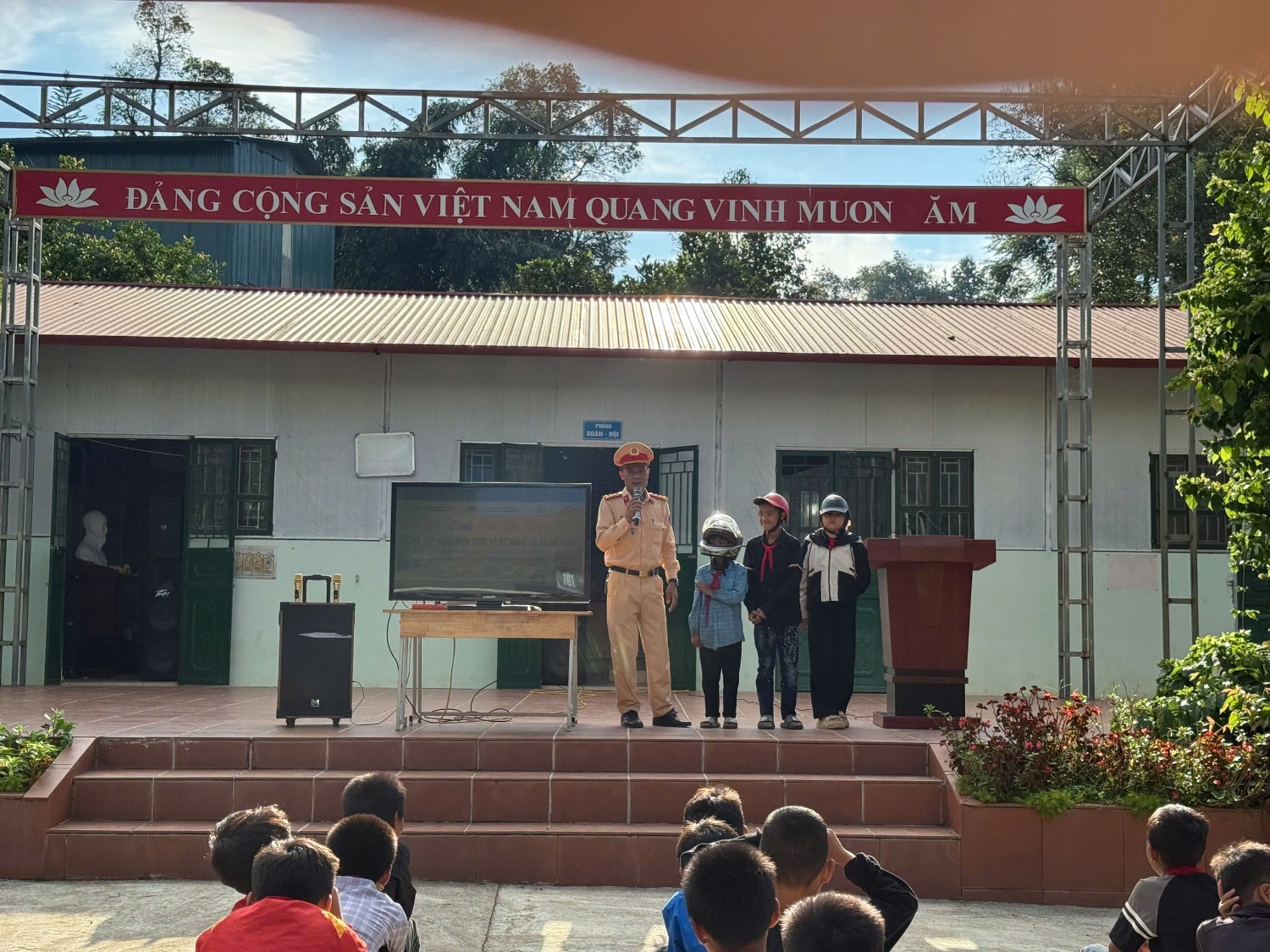 TUYÊN TRUYỀN VỀ AN TOÀN GIAO THÔNG