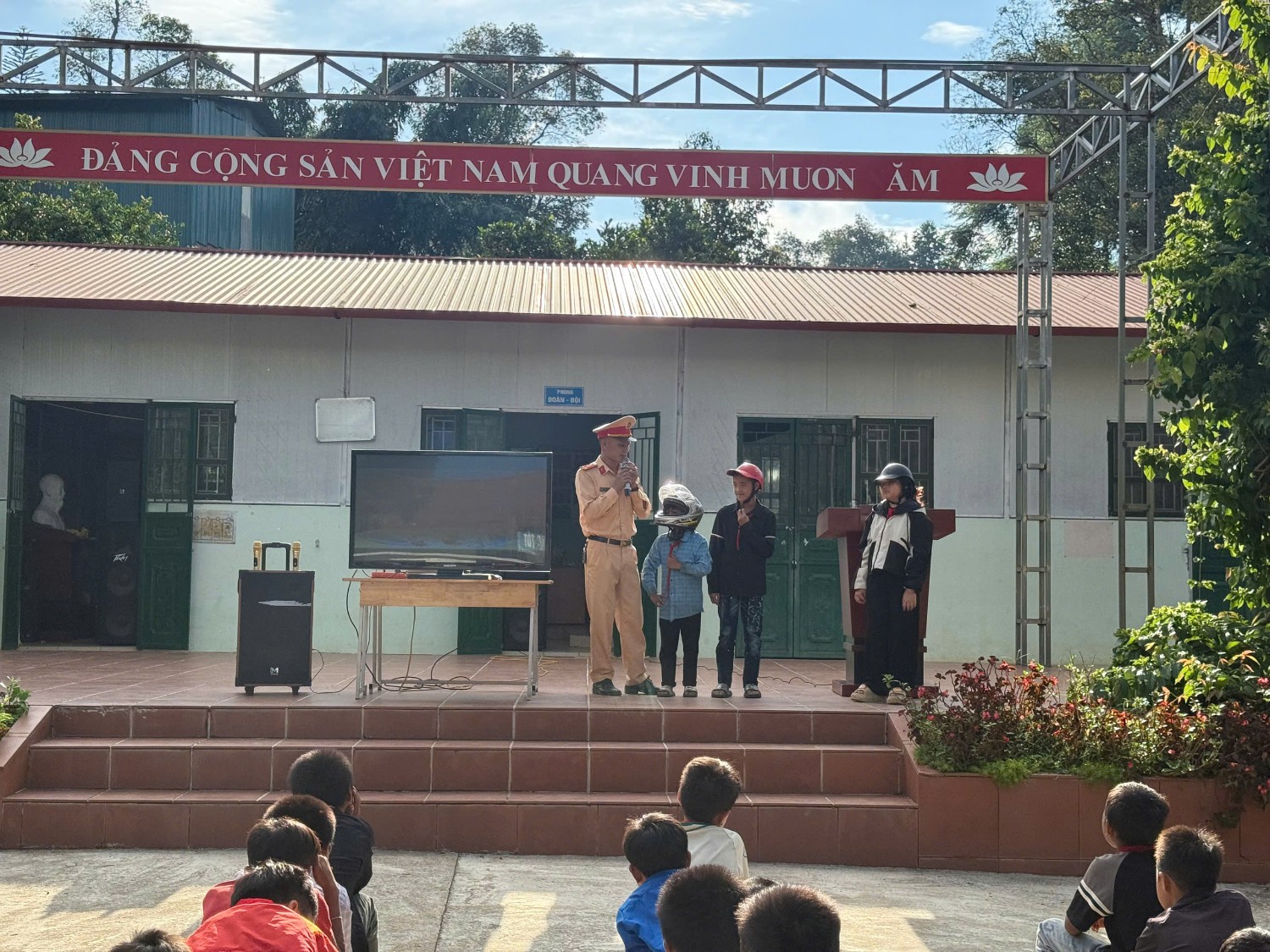 TUYÊN TRUYỀN VỀ AN TOÀN GIAO THÔNG