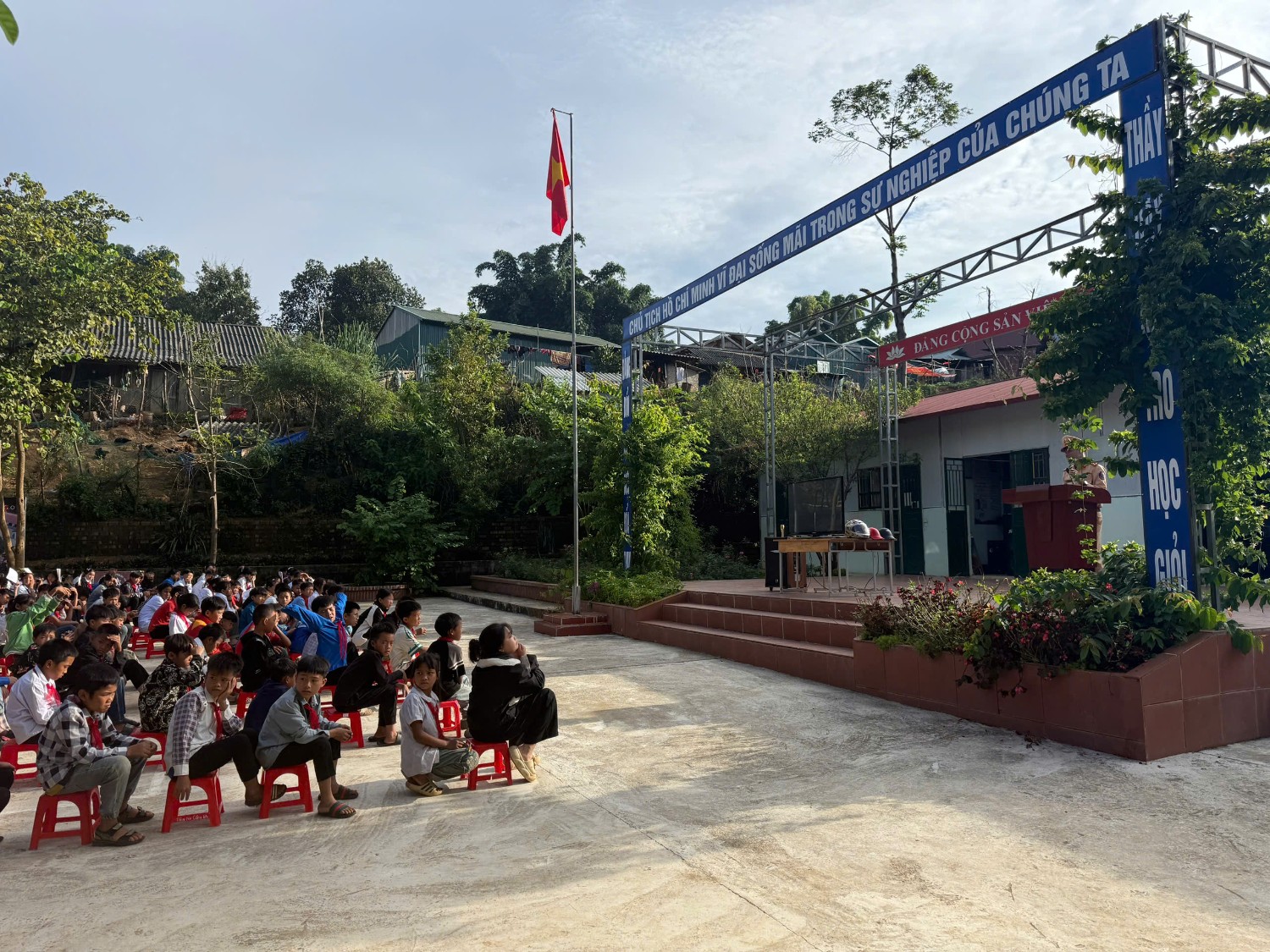 TUYÊN TRUYỀN VỀ AN TOÀN GIAO THÔNG