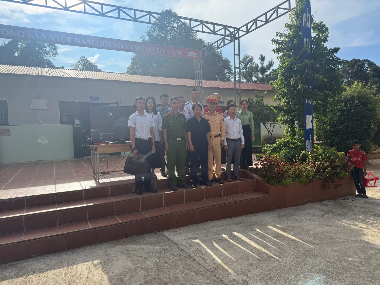 TUYÊN TRUYỀN VỀ AN TOÀN GIAO THÔNG