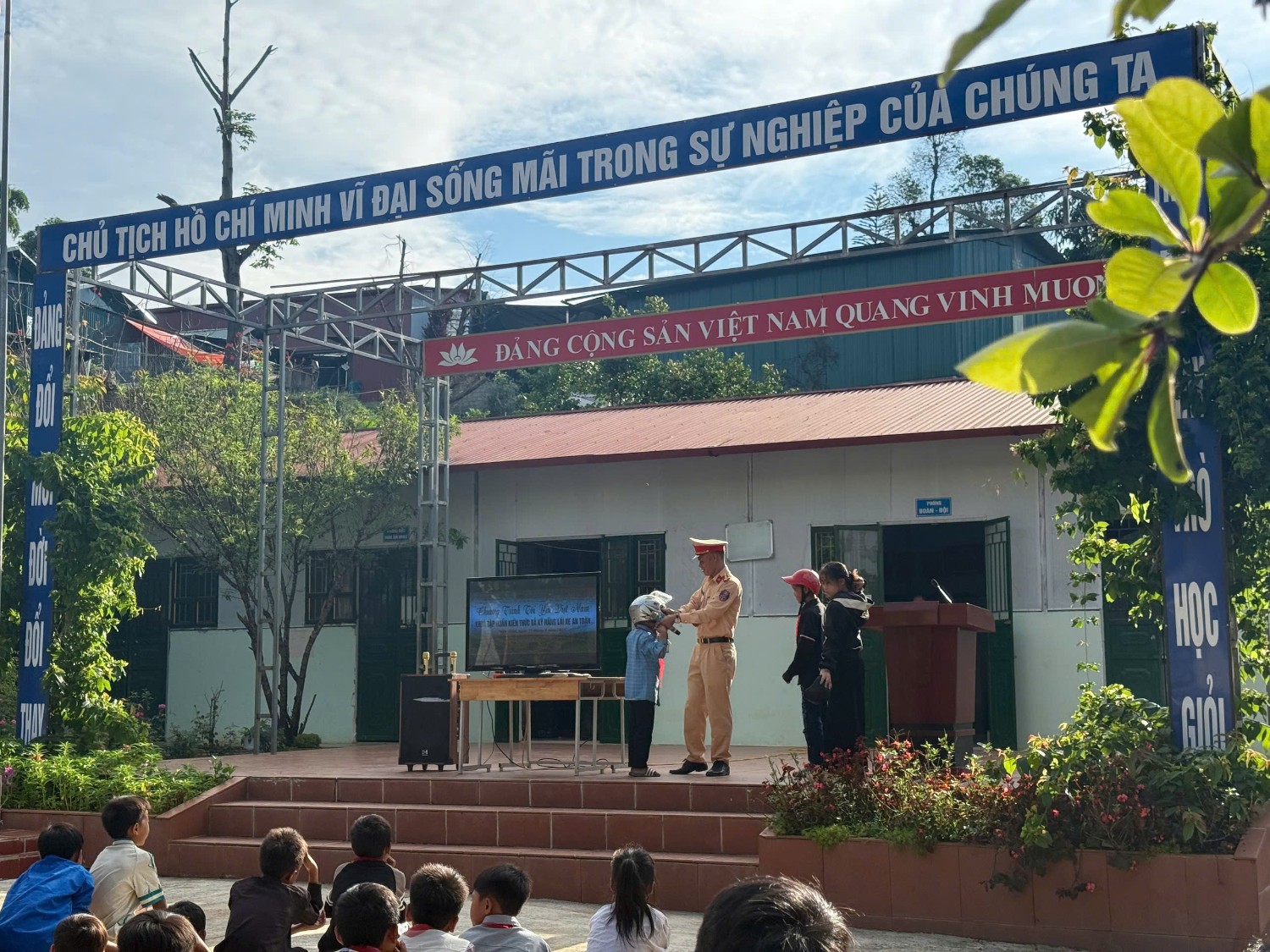 TUYÊN TRUYỀN VỀ AN TOÀN GIAO THÔNG