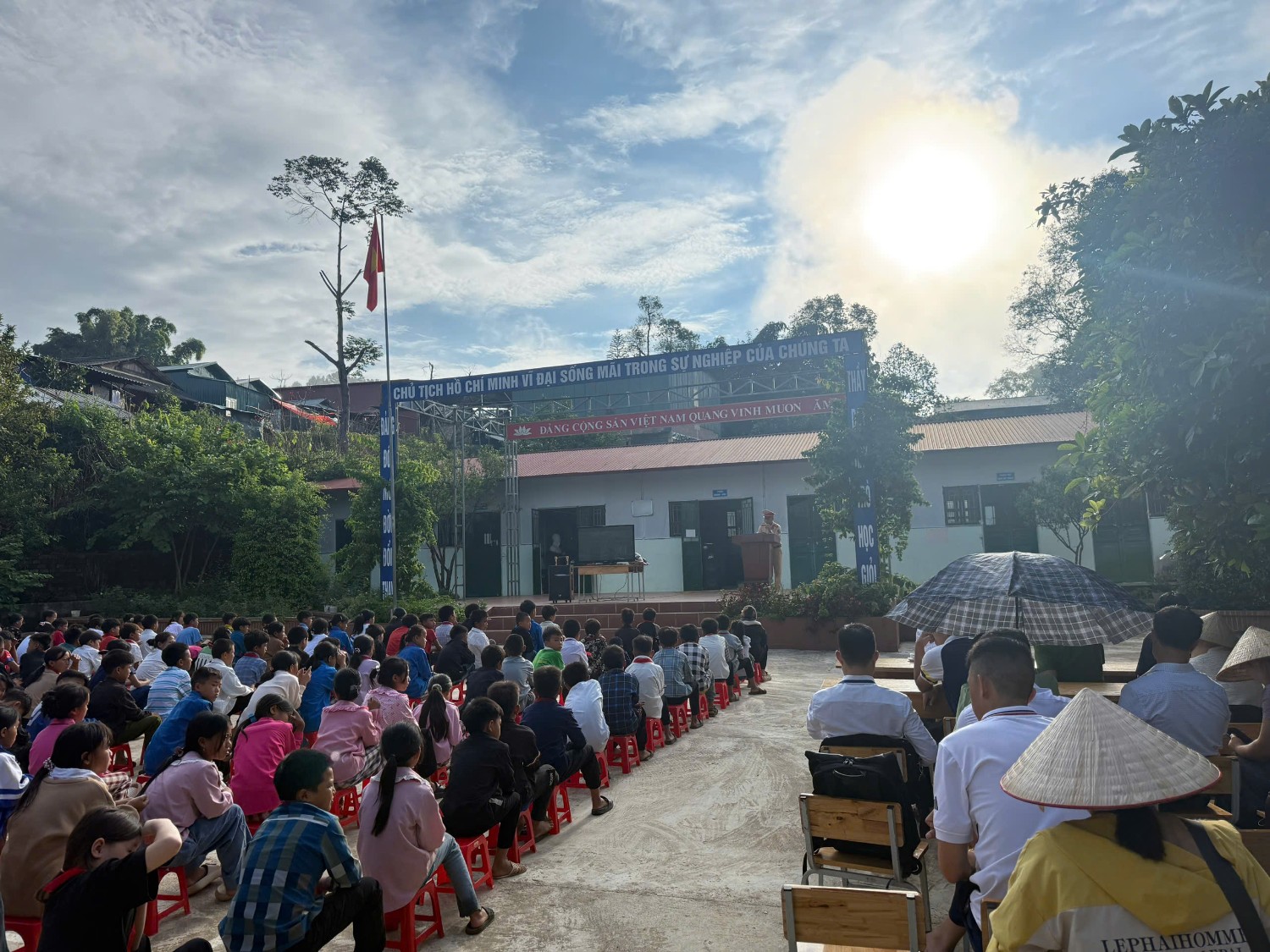 TUYÊN TRUYỀN VỀ AN TOÀN GIAO THÔNG