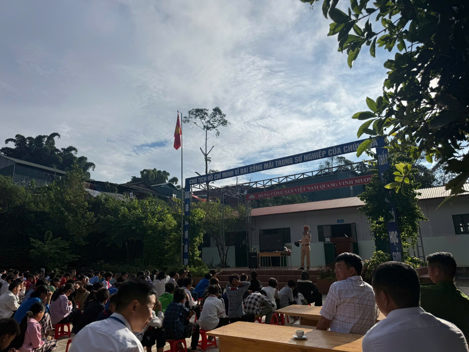 TUYÊN TRUYỀN VỀ AN TOÀN GIAO THÔNG