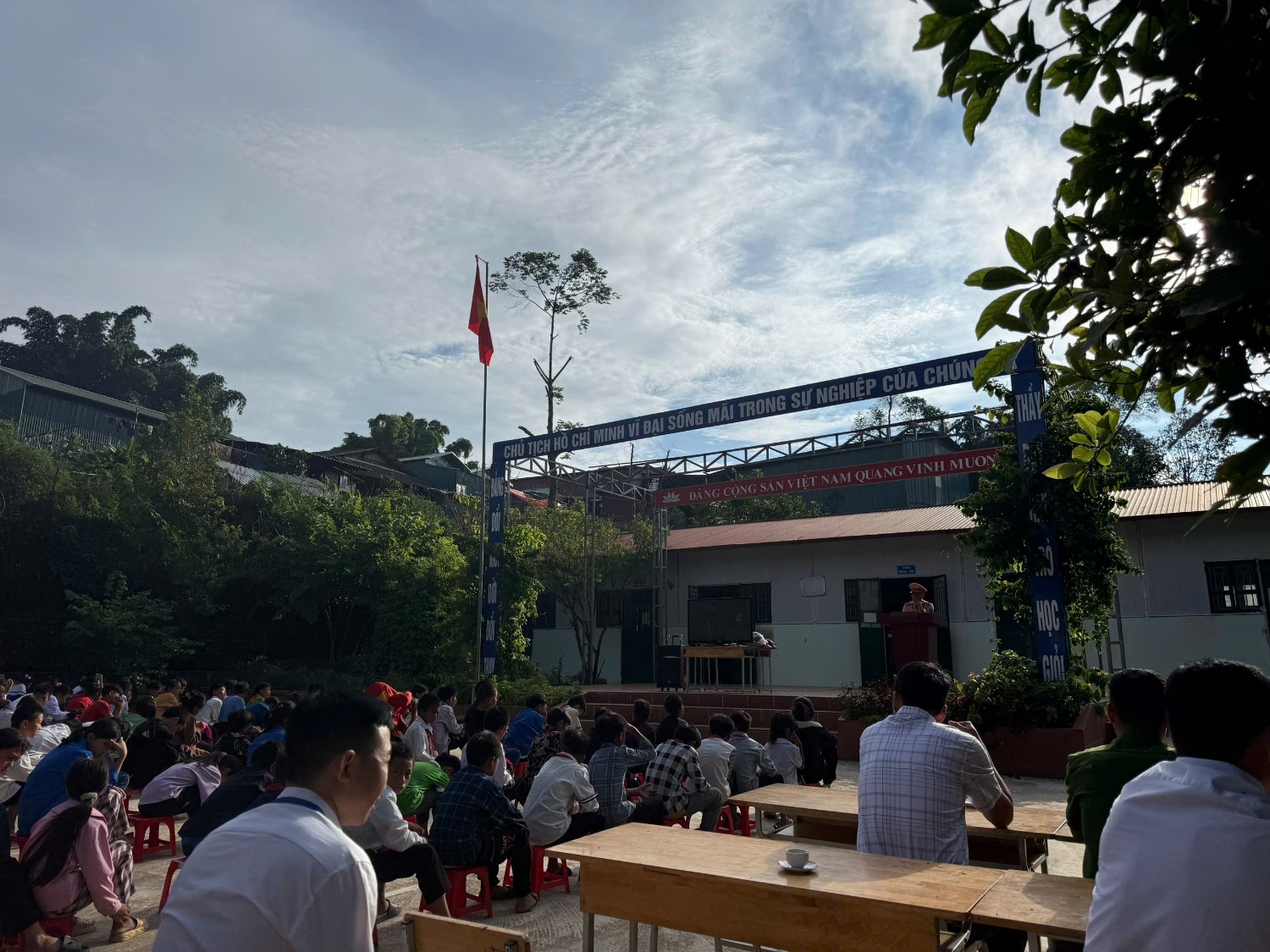 TUYÊN TRUYỀN VỀ AN TOÀN GIAO THÔNG