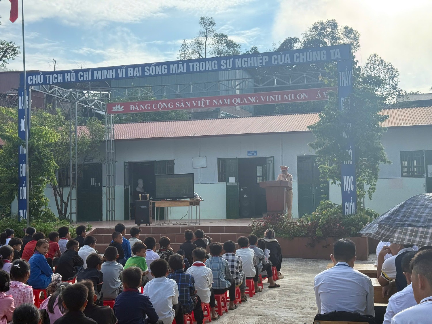 TUYÊN TRUYỀN VỀ AN TOÀN GIAO THÔNG