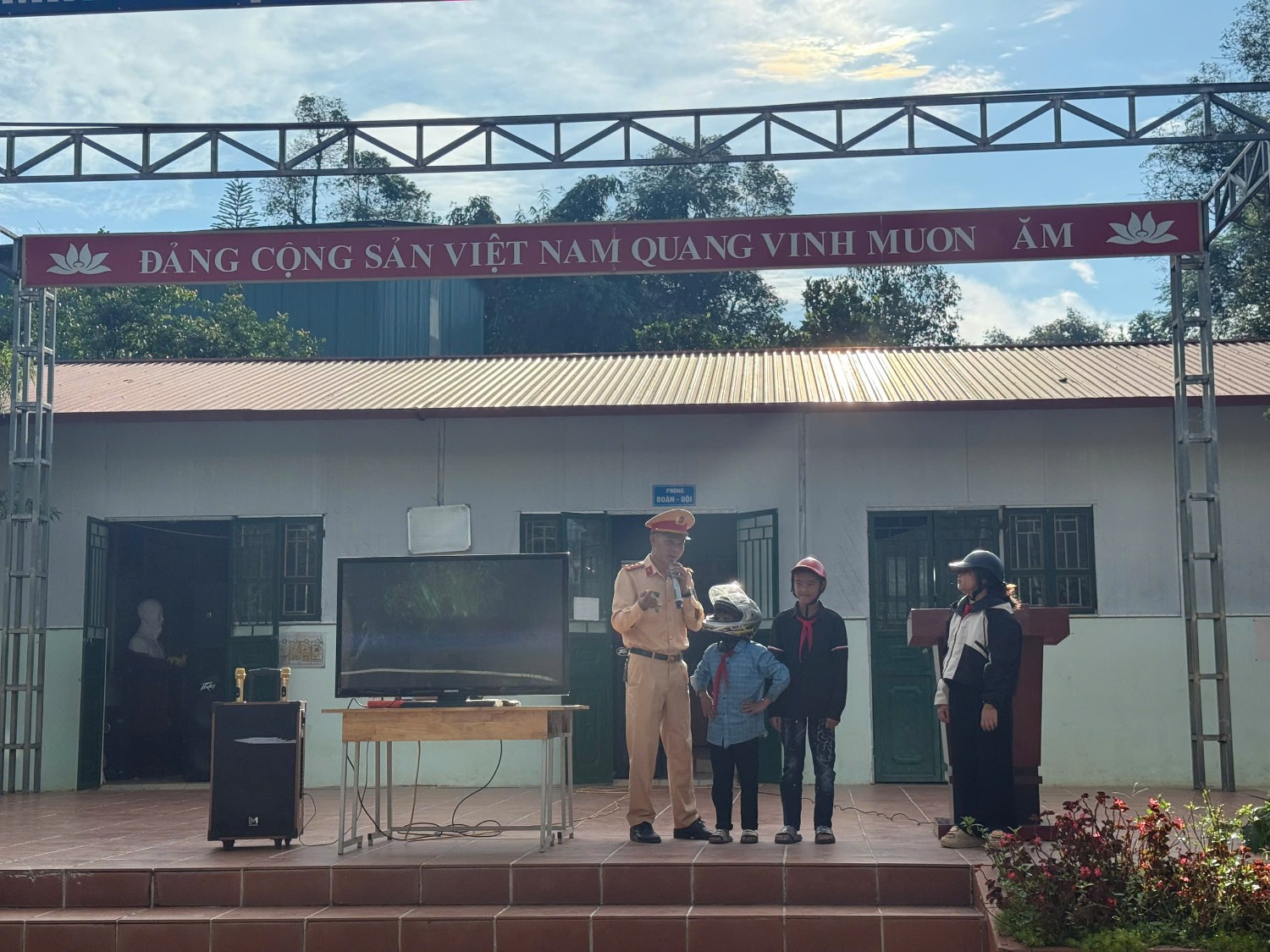 TUYÊN TRUYỀN VỀ AN TOÀN GIAO THÔNG